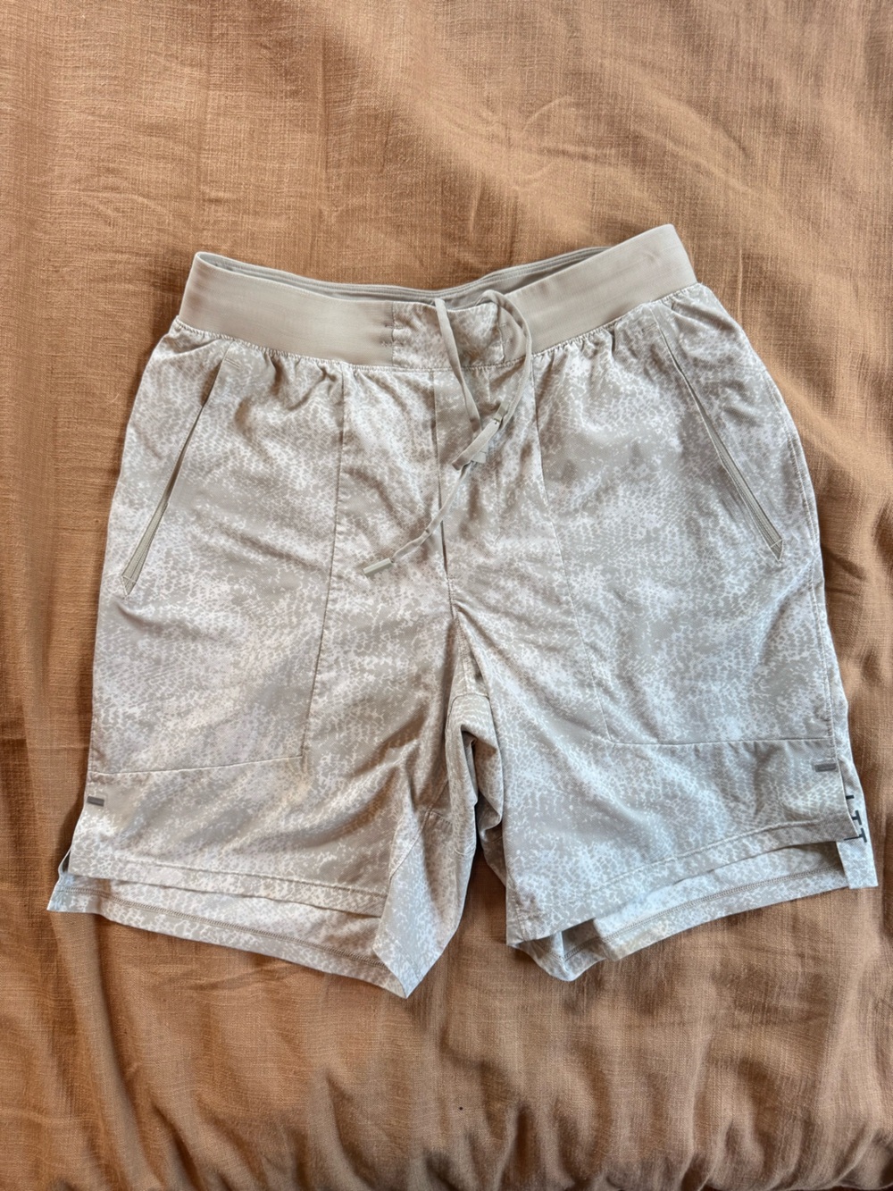 lululemon athletica Light Gray Subtle Print Athletic Shorts small stain pic 7,8